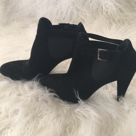 Shoes - Picture 3 of 4